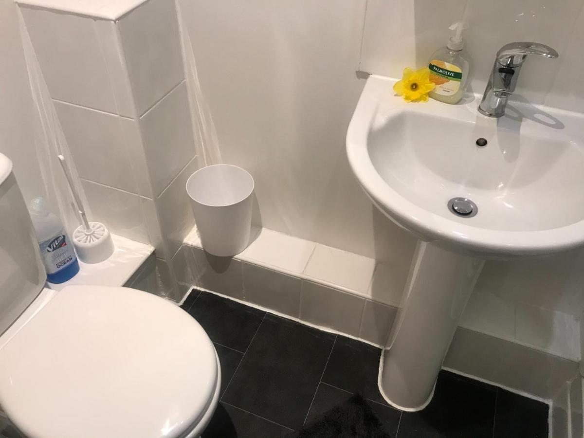 Central 2 Bed, 2 Bathrooms, Ground Floor Apartment With Parking Bishop's Stortford Eksteriør bilde