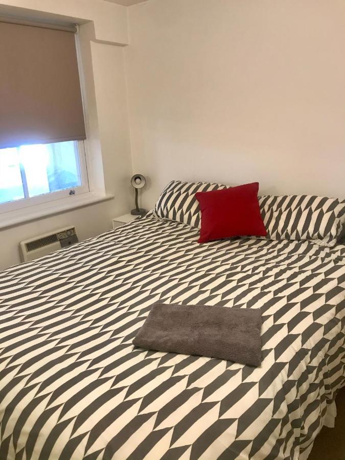 Central 2 Bed, 2 Bathrooms, Ground Floor Apartment With Parking Bishop's Stortford Eksteriør bilde